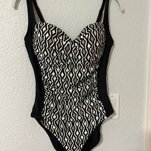 La Blanca Black and White Patterned One-Piece Swimsuit